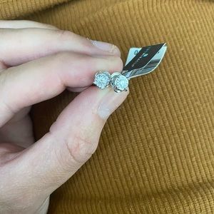 1/2 cttw diamond earning 14k white gold